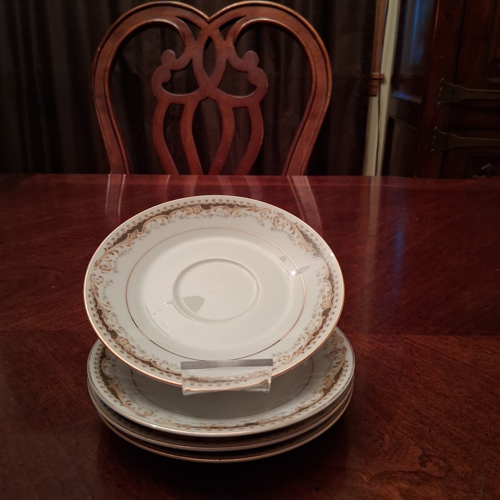 Signature Collection Queen Anne Fine China Saucers Set of 4 Japan Gold Trim 5.75